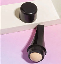 Cargar imagen en el visor de la galería, Oil volcanic absorbing roller